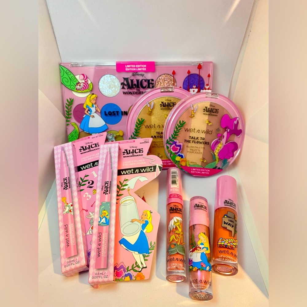 Wet n wild Alice in wonderland makeup bundle